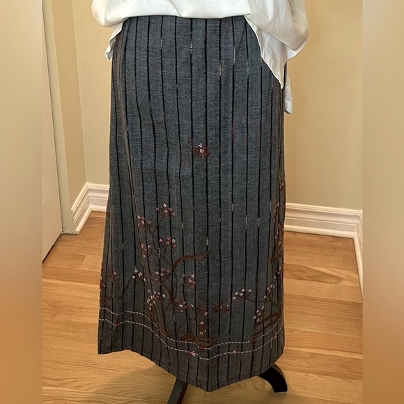 Unique Handmade Japanese theme embroidered maxi skirt,hook&bar, hidden zip back. - Picture 4 of 15